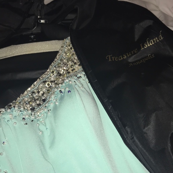 PROM DRESS - Picture 3 of 8